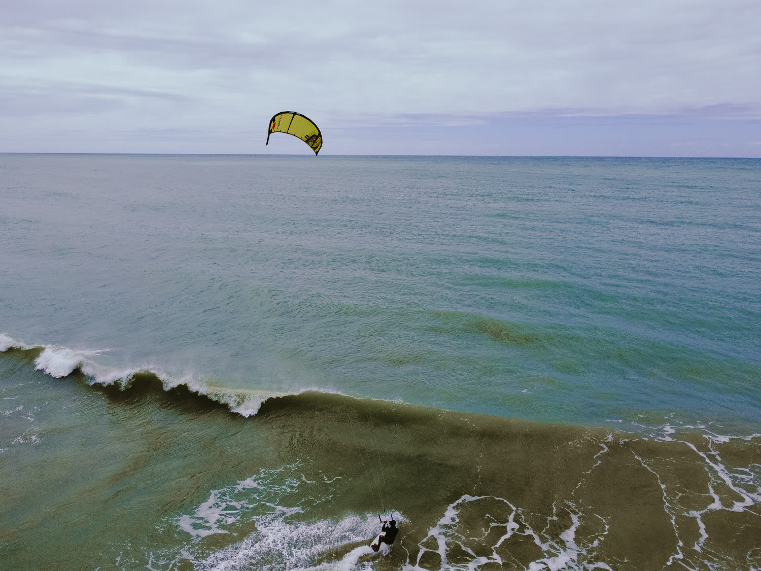Kitesurf visto de cima na Taíba